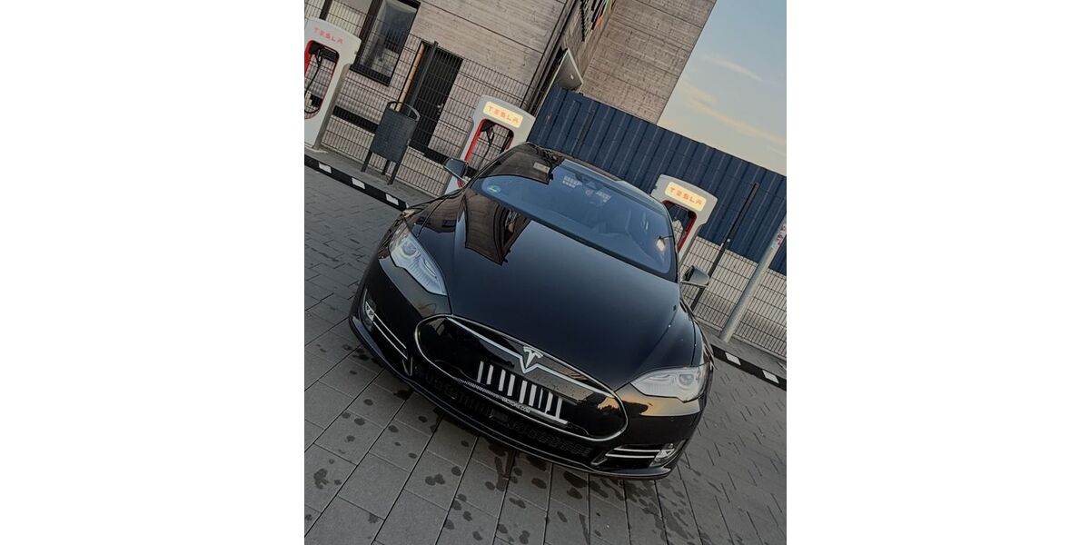 Tesla Model S 179.000 km 26.500 &euro; Stuttgart 70186