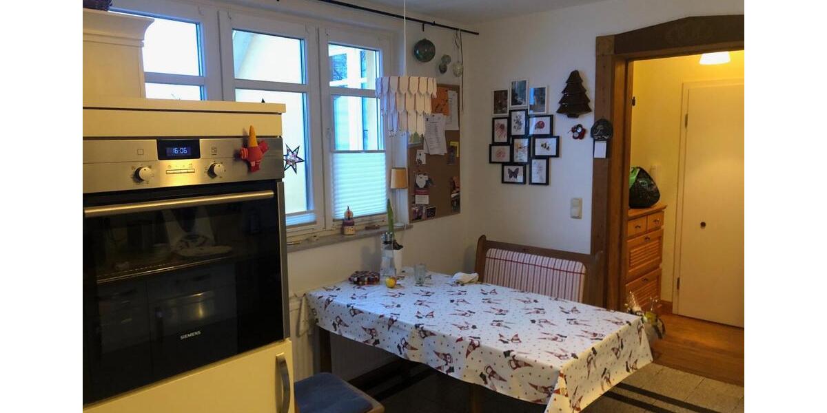 3 12 Zimmer Wohnung im 1. OG im gepflegten Altbau 3.5 zimmer