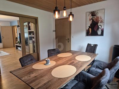 HÄUSCHEN IM ORIGINALZUSTAND UND GROßEM GARTEN - Einfamilienhaus Villingen-Schwenningen Schwenningen | Angebot:27020064