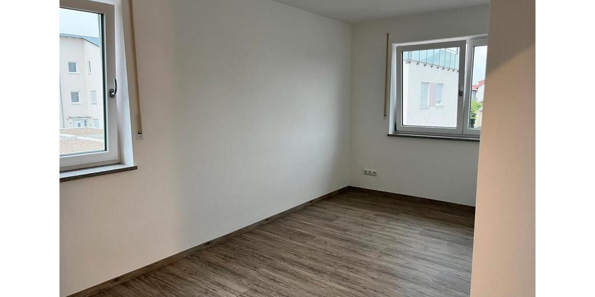 Etagenwohnung Schwandorf - 5 Zimmer, 140 m&sup2;, 1.680&euro; | Angebot:26632555