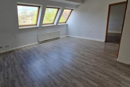 So gemütlich - schöne 2-Zimmer-Wohnung im Dachgeschoss