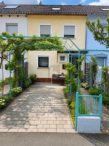 FAMILIENTRAUM MIT GARTEN, GARAGE & STELLPLATZ - Reihenmittelhaus Reutlingen Reutlingen-Betzingen | Angebot:27145236