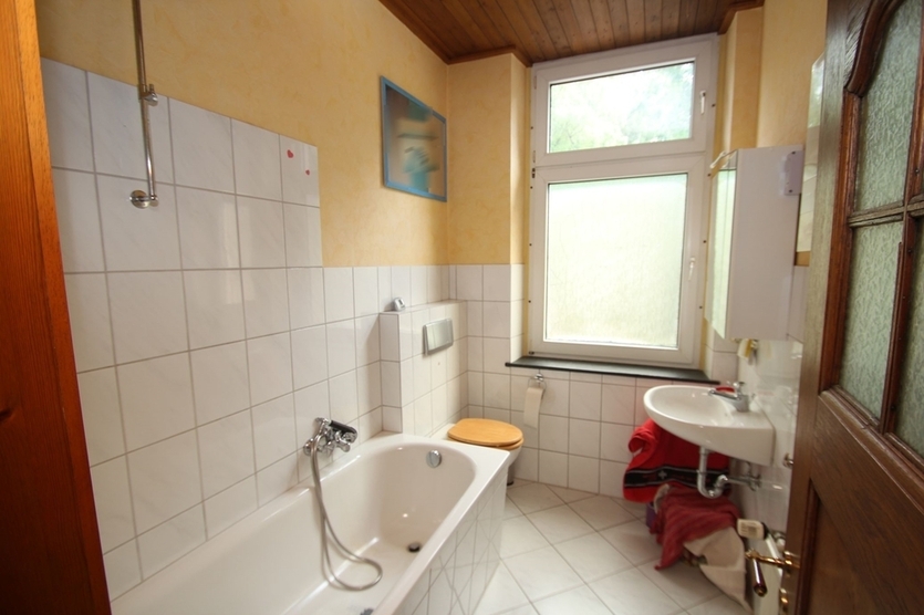 Dreifamilienhaus mit 2 freien Wohnungen und Potenzial