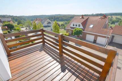SCHÖNE, GEPFLEGTE 3-ZIMMER-WOHNUNG MIT BALKON UND HERRLICHER SICHT 3 zimmer