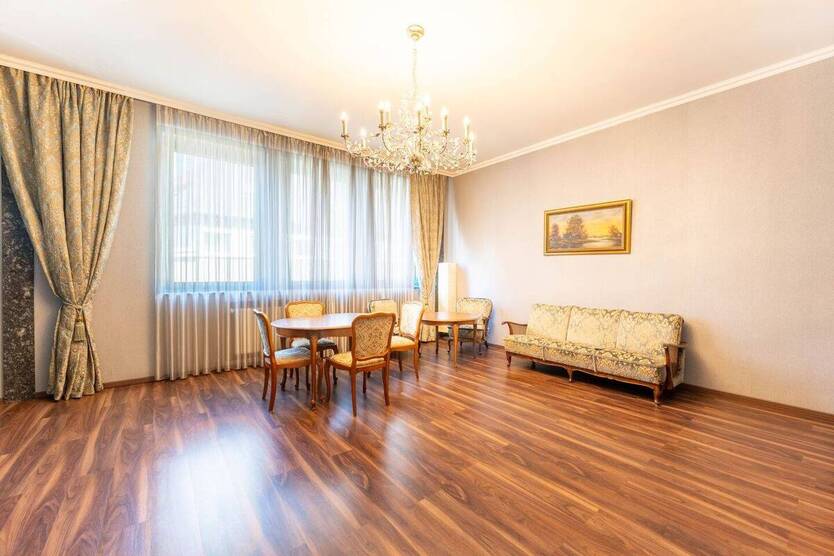 Stilvoll möblierte 5-Zimmer-Wohnung mit Südost-Balkon und Stellplatz in Nürnberg 5 zimmer