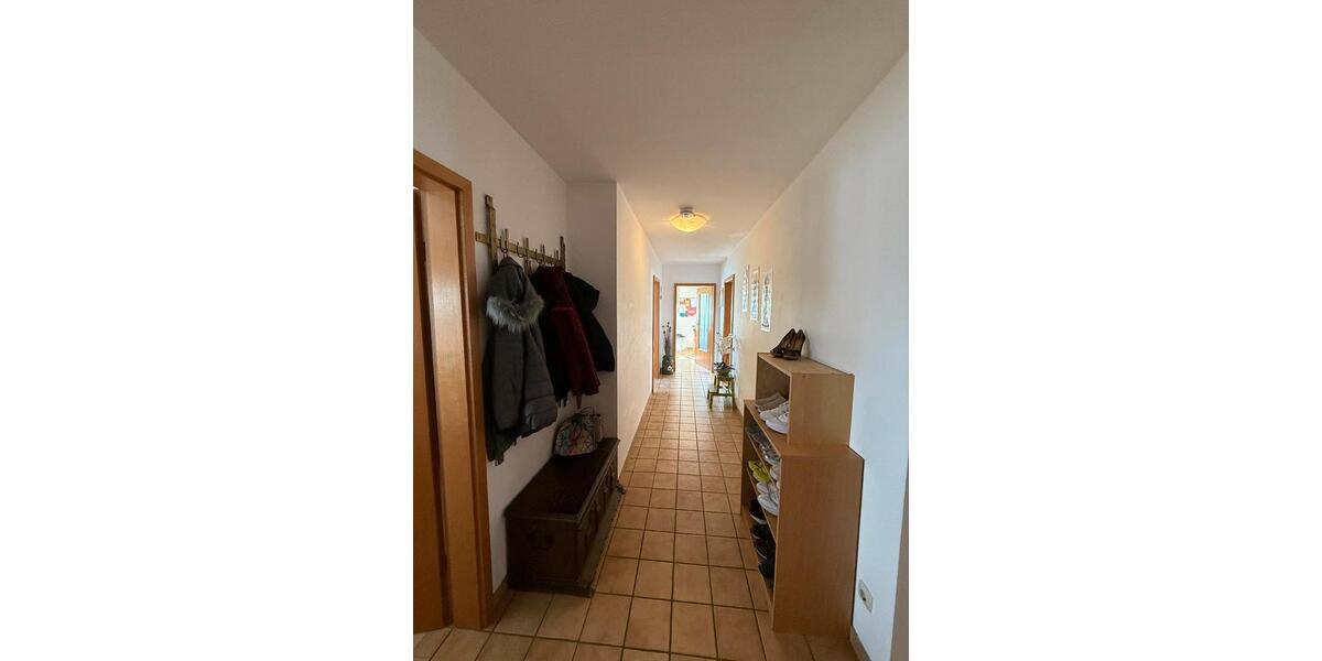 Etagenwohnung Hofheim am Taunus - 3 Zimmer, 97 m&sup2;, 1.300&euro; | Angebot:25607088