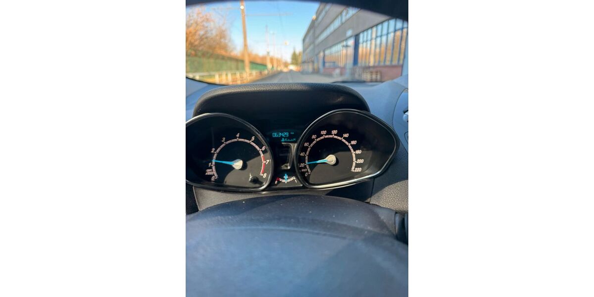 Ford Tourneo Courier 63.460 km 9.000 &euro; Berlin 14199