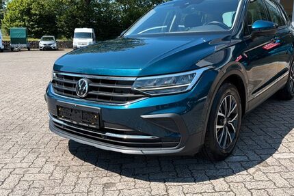 VW Tiguan 90.500 km 23.990 &euro; Bornhoeved 24619