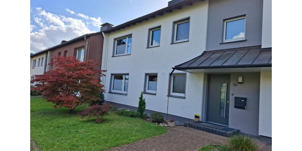 Reihenhaus Meinerzhagen - 7 Zimmer, 153 m&sup2;, 320.000&euro; | Angebot:25292207