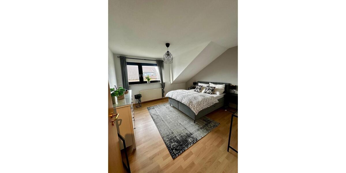 Dachgeschoßwohnung Wachtberg - 4 Zimmer, 106 m&sup2;, 990&euro; | Angebot:26326976
