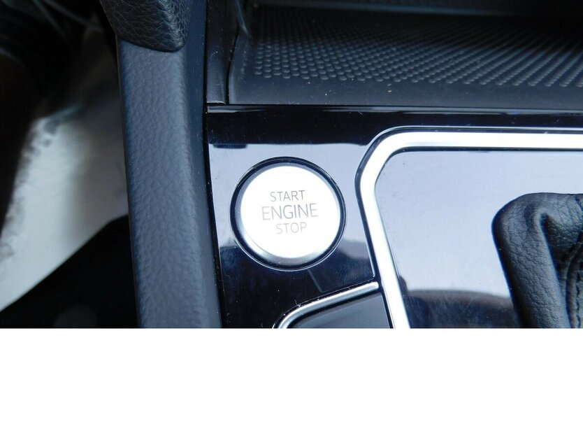 VW Passat Variant 1.4 GTE Benzin/Hybri TSI DSG Navi 35.600 km 23.990 € Vordorf 38533