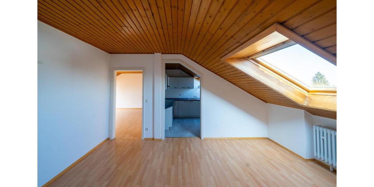 Dachgeschoßwohnung Villingen-Schwenningen Schwenningen - 4 Zimmer, 61 m&sup2;, 159.000&euro; | Angebot:24740176