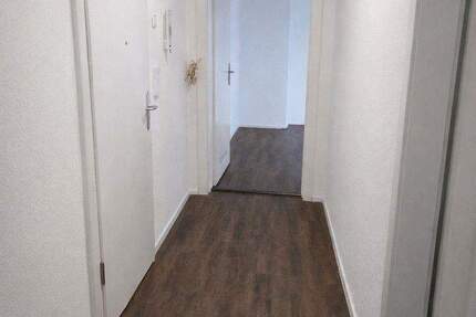Helle 2-Zimmer-Wohnung mit großem Balkon, Küche, Privatparkplatz 2 zimmer