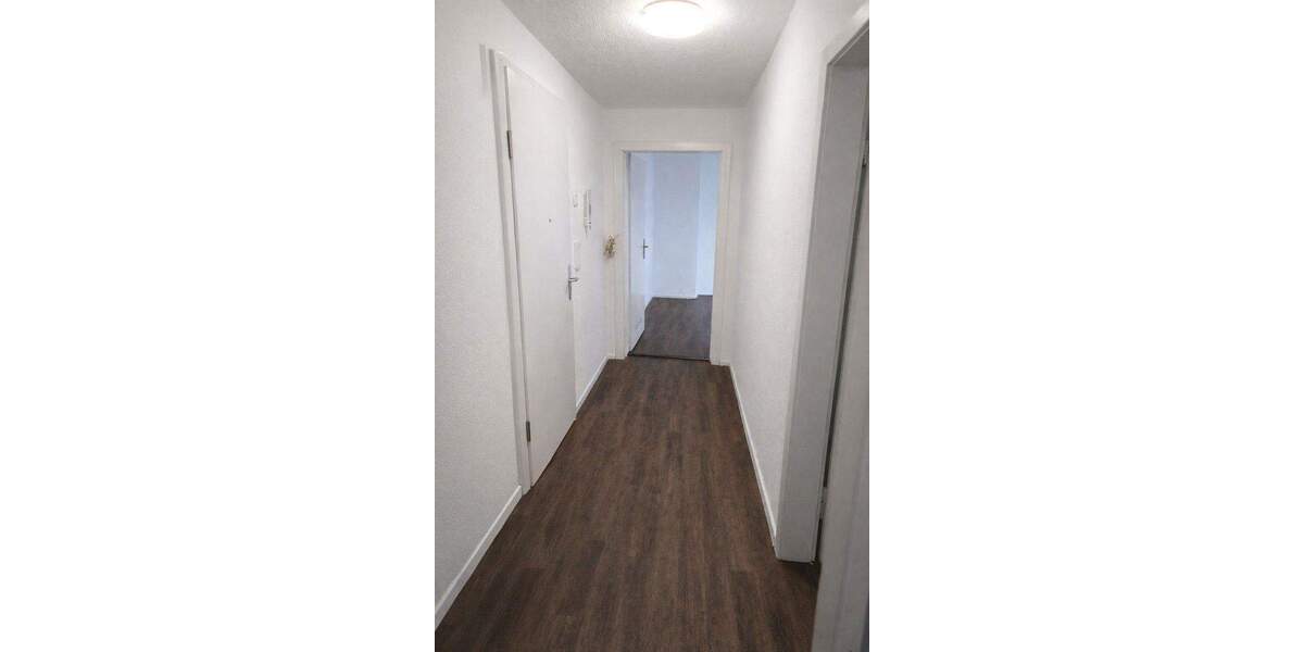 Helle 2-Zimmer-Wohnung mit großem Balkon, Küche, Privatparkplatz 2 zimmer