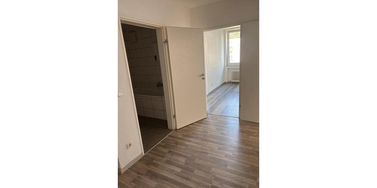 Hochparterre Bergneustadt - 2 Zimmer, 62 m&sup2;, 98.000&euro; | Angebot:26946323
