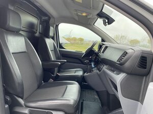 Citroen Jumpy Kasten Club XL L3 TEMPOMAT NAVI PDC KAMERA 127.000 km 16.990 &euro; Sangerhausen 06526