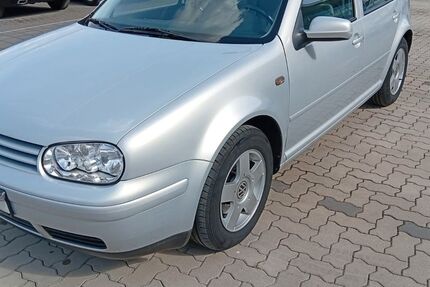 VW Golf 96.500 km 3.900 &euro; Niestetal 34266