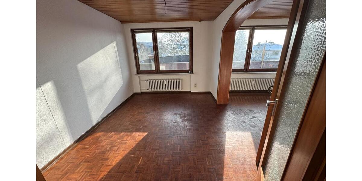 Etagenwohnung Bovenden - 5 Zimmer, 137 m&sup2;, 1.300&euro; | Angebot:25056259