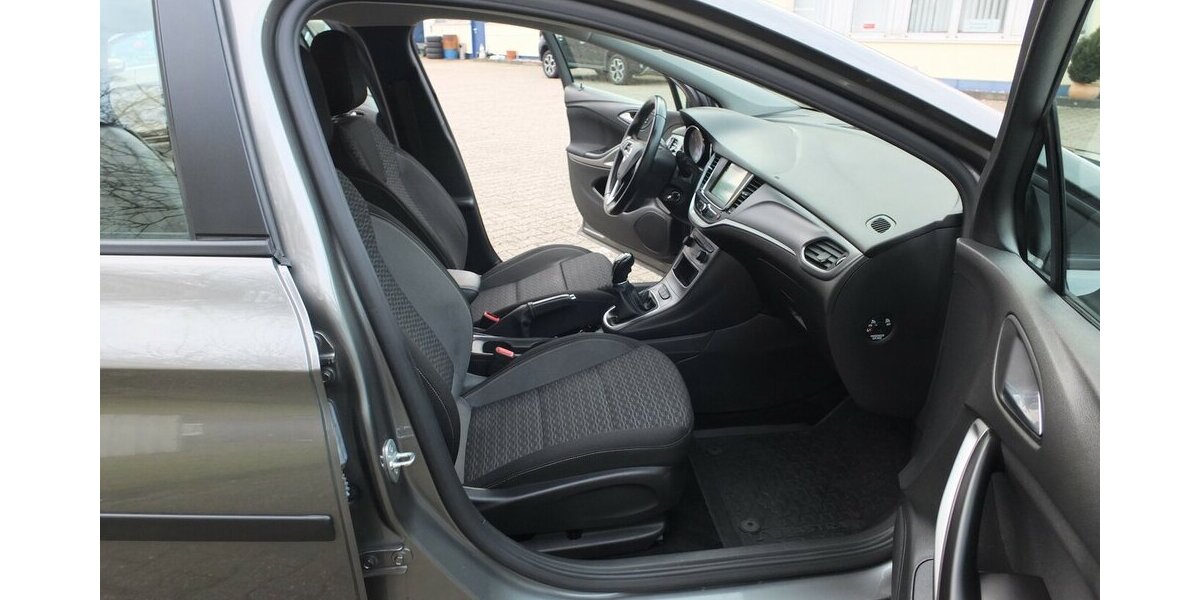 Opel Astra WM26: SPORTS TOURER NAVI 1.HD BLUETOOTH ALLW 125.000 km 8.998 &euro; Köln 50858