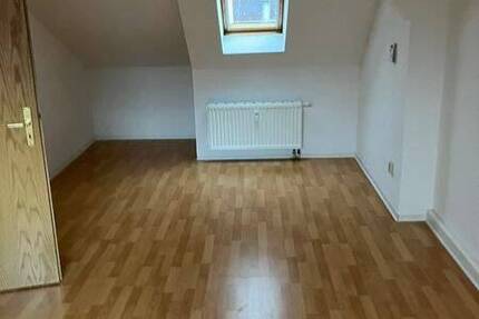 Gemütliche DG 1-Zimmer mit Laminat in ruhiger Lage! 1 zimmer