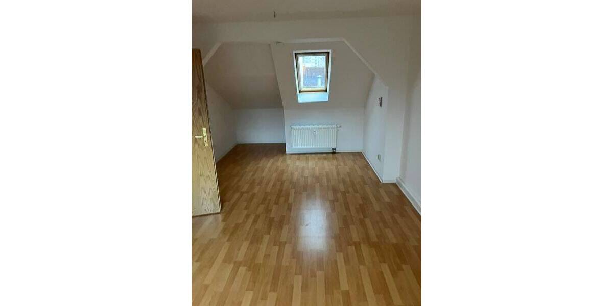 Gemütliche DG 1-Zimmer mit Laminat in ruhiger Lage! 1 zimmer