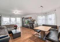 Helle 4,5 Zimmer Wohnung mit zwei Eingängen