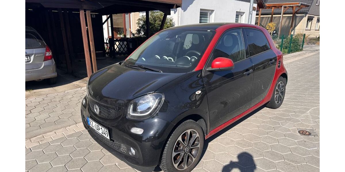 Smart ForFour 130.824 km 5.555 &euro; Hamburg 21037