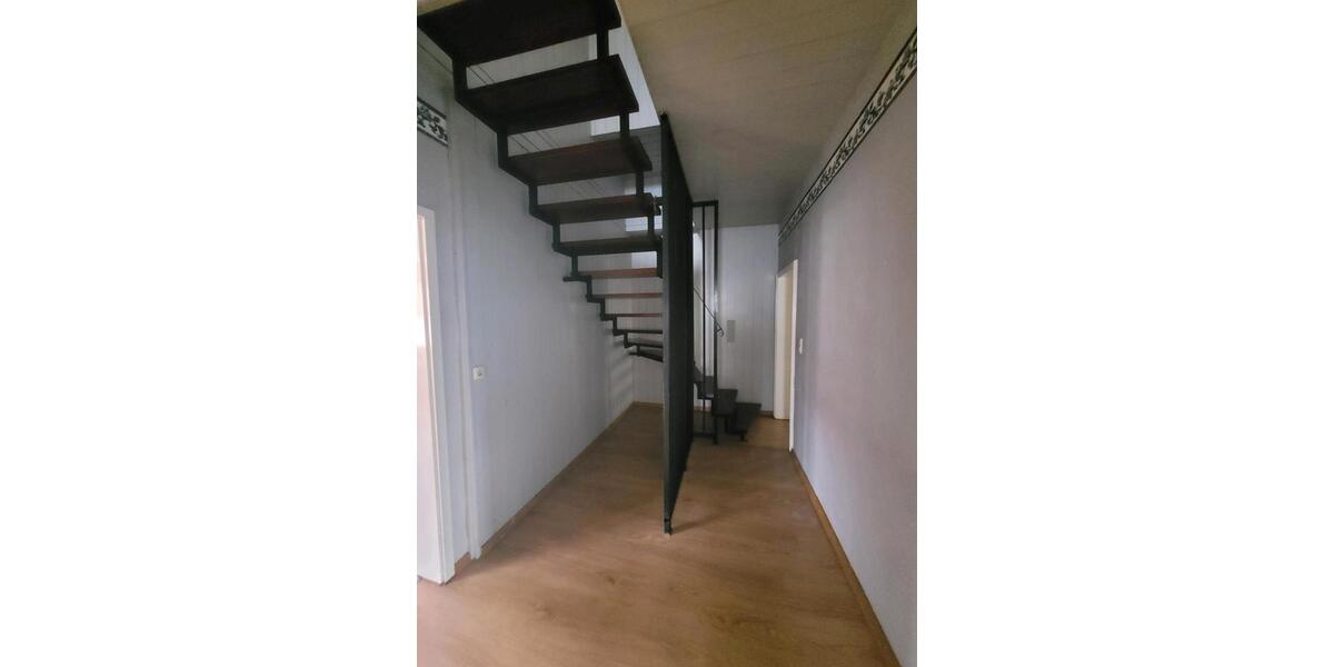Etagenwohnung Bad Salzdetfurth - 6 Zimmer, 170 m&sup2;, 1.049&euro; | Angebot:25297721