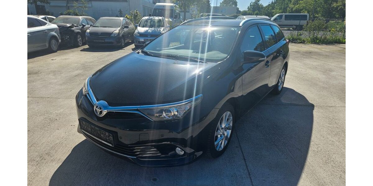 Toyota Auris 212.000 km 6.900 &euro; Bruchsal 76646