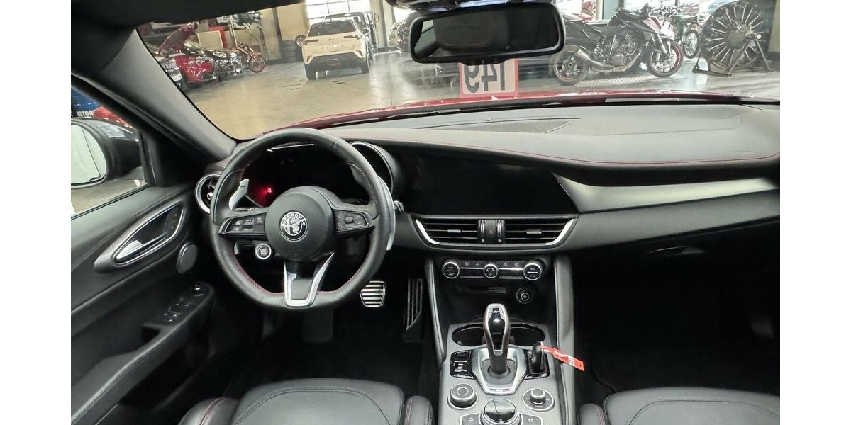 Alfa Romeo Giulia 2.0 Competizione Q4 Turbo Panoramadach 14.303 km 37.985 &euro; Lich 35423