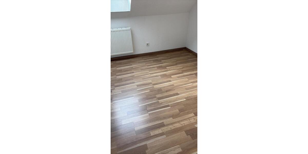 Dachgeschoßwohnung Trossingen - 4 Zimmer, 100 m&sup2;, 850&euro; | Angebot:26367585