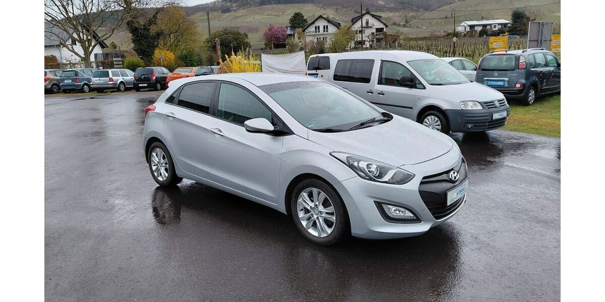 Hyundai i30 143.000 km 6.390 &euro; KRÖV 54536