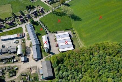 Lager-Produktionshallen mit Wohn- und Verwaltungsgebäude sowie landw. Flächen auf über 46.000 m² zimmer