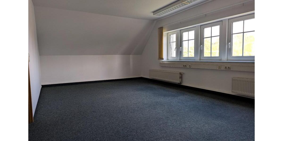 Einfamilienhaus Gröditz - 8 Zimmer, 419 m&sup2;, 160.000&euro; | Angebot:17486069