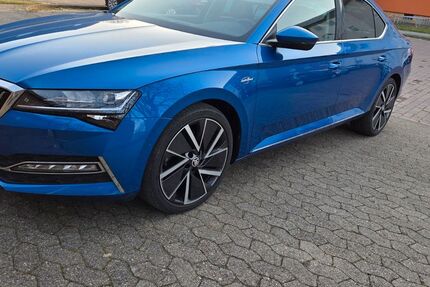 Skoda Superb 62.000 km 24.990 &euro; Braunschweig 38124