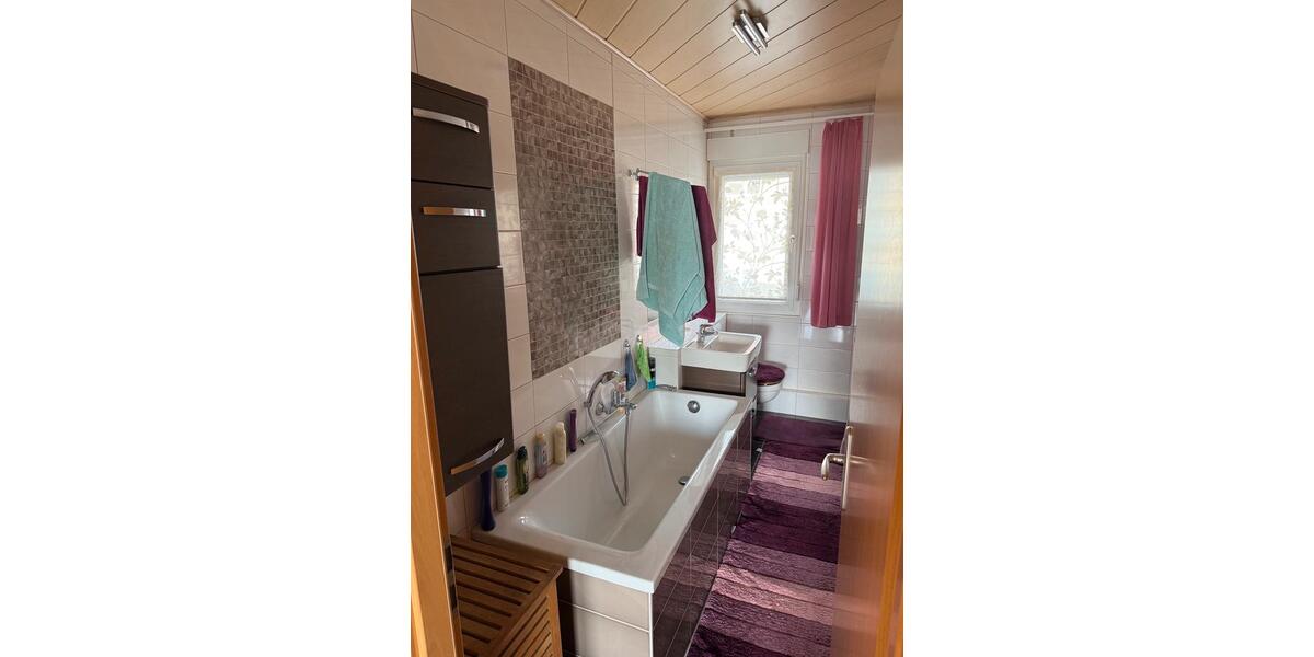 Gepflegte 4- Zimmer- Wohnung mit Einbauküche, Ruhige Lage 4 zimmer