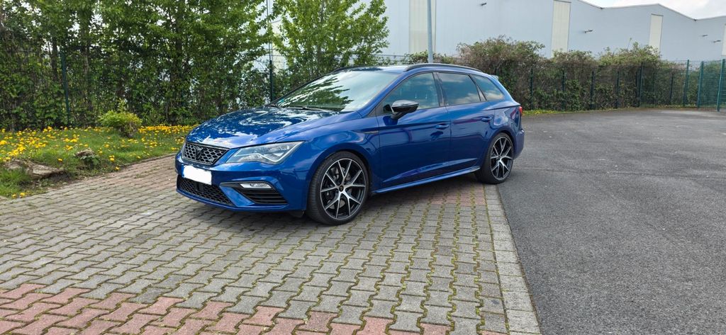 Seat Leon 69.990 km 23.500 &euro; Dortmund 44143