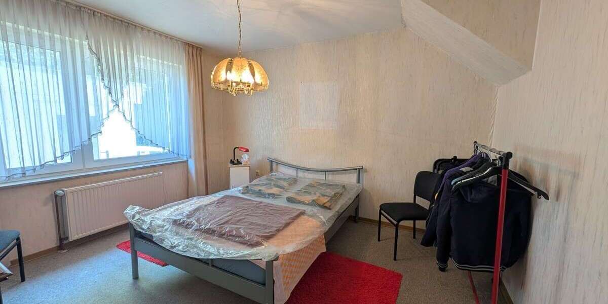 Großes Grundstück in Hüllhorst: Einfamilienhaus mit Potenzial zur Neugestaltung - Einfamilienhaus Hüllhorst | Angebot:27254362
