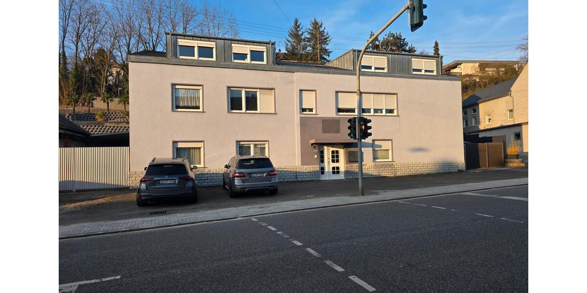 Etagenwohnung Saarbrücken Brebach-Fechingen - 5 Zimmer, 155 m&sup2;, 240.000&euro; | Angebot:26111977