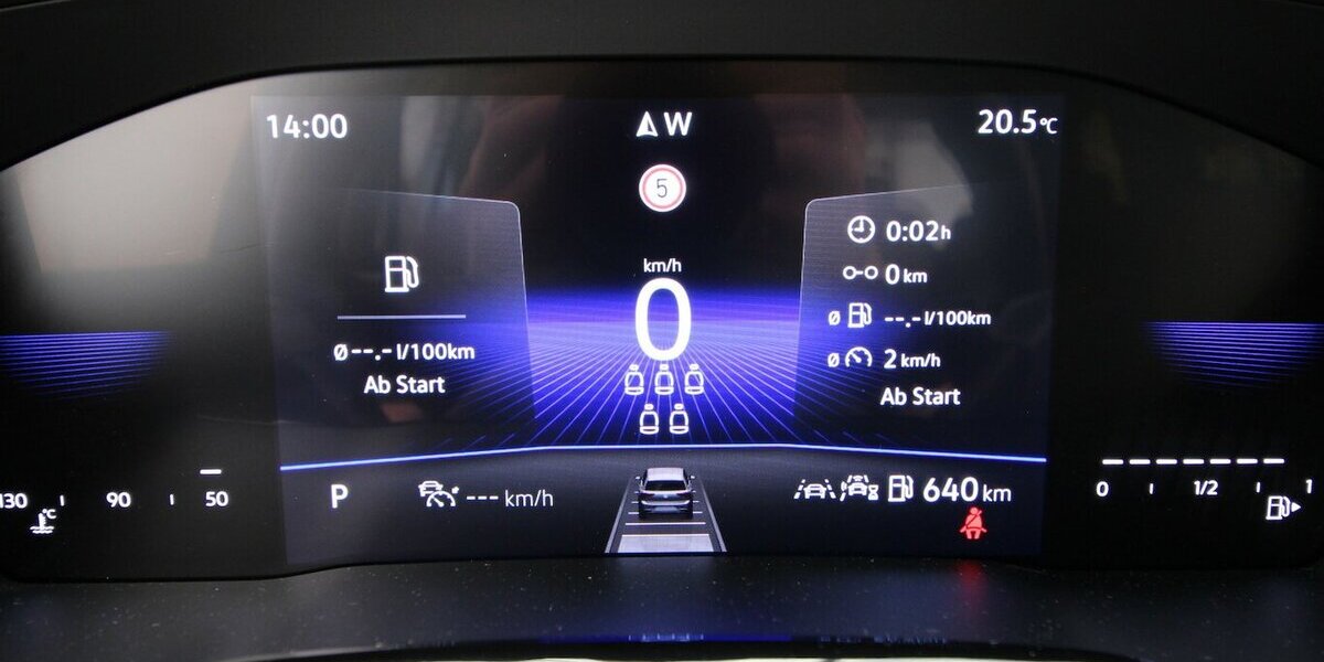 VW Touran 1.5 TSI 7-DSG Comfortline 7-SITZ+NAVI+AHK 25.069 km 32.790 &euro; Hagenow 19230