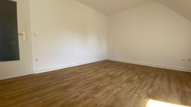 Dachgeschoßwohnung Essen Stadtbezirk IV - 2.5 Zimmer, 52 m&sup2;, 455&euro; | Angebot:25571579