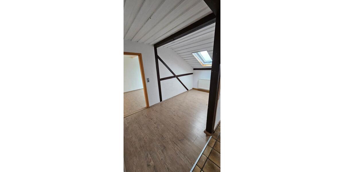 Großzügige 3-Zimmer-Dachgeschosswohnung mit Balkon & Stellplatz 3 zimmer