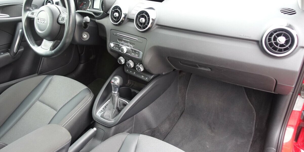 Audi A1 sport 1,8TFSI Bi-Xenon S-tronic S-line PDC 8xAl 154.000 km 15.950 &euro; Neumarkt/OPf 92318
