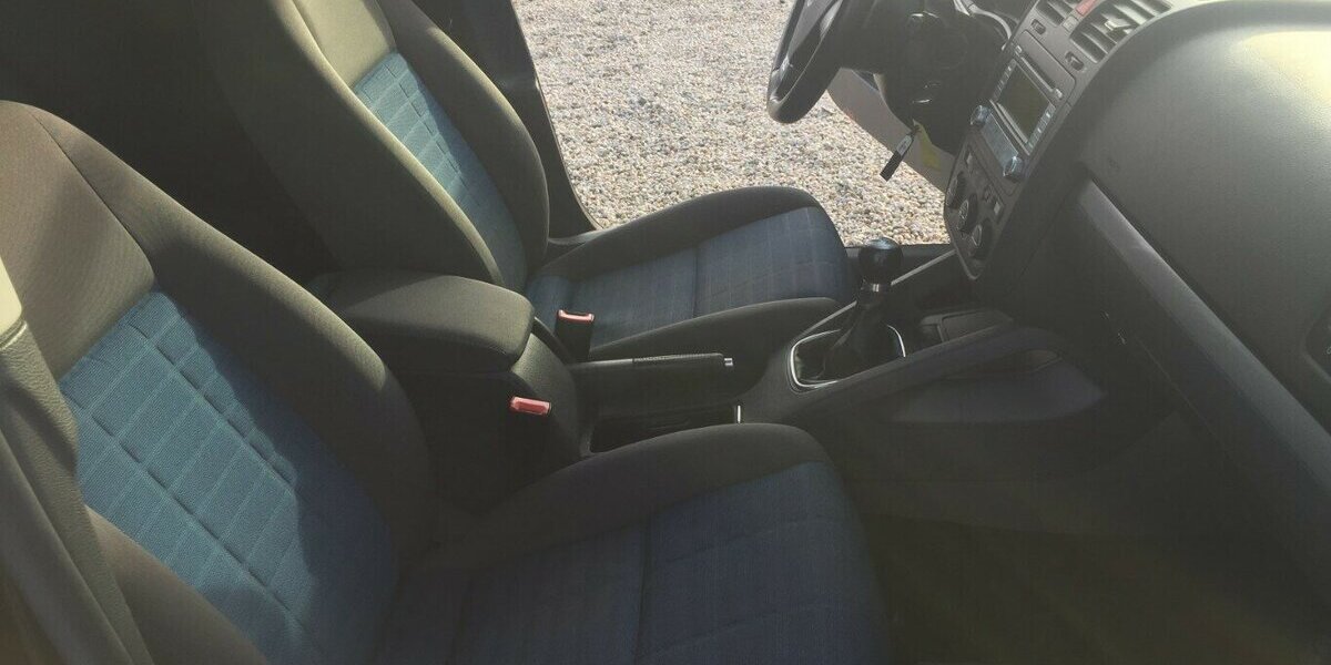 VW Golf Tour Edition,el.SD..Klima,Sitzheiz.,Tüv Neu! 200.000 km 2.999 &euro; Himmelkron 95502