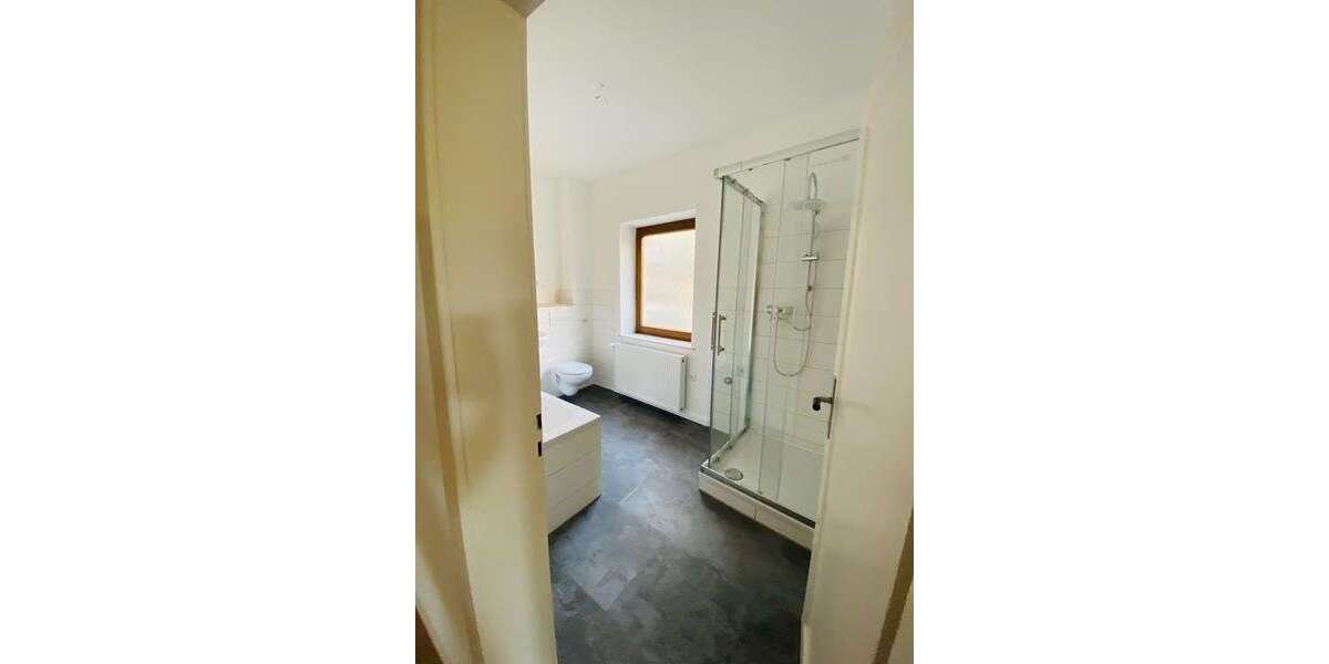 Etagenwohnung Meerane - 2 Zimmer, 67 m&sup2;, 335&euro; | Angebot:26863841