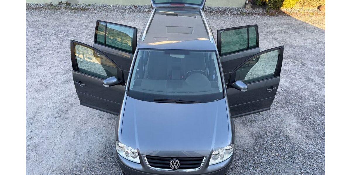 VW Touran 131.700 km 2.990 &euro; Böblingen 71032