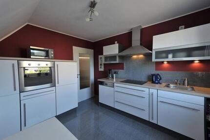 WG Zimmer für Finanzstudentin Finanzschülerin ab Aug. 2026 1 zimmer