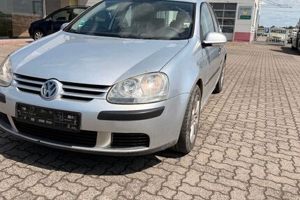 VW Golf 256.582 km 2.330 &euro; Staßfurt 39418