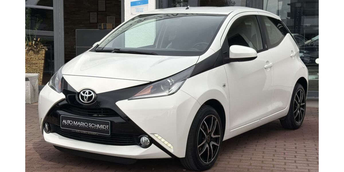 Toyota Aygo (X) 119.624 km 6.950 &euro; Königsbrunn bei Augsburg 86343