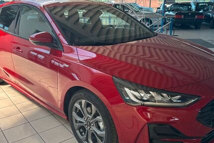 Ford Focus 2.760 km 29.290 € Batzhausen 92358